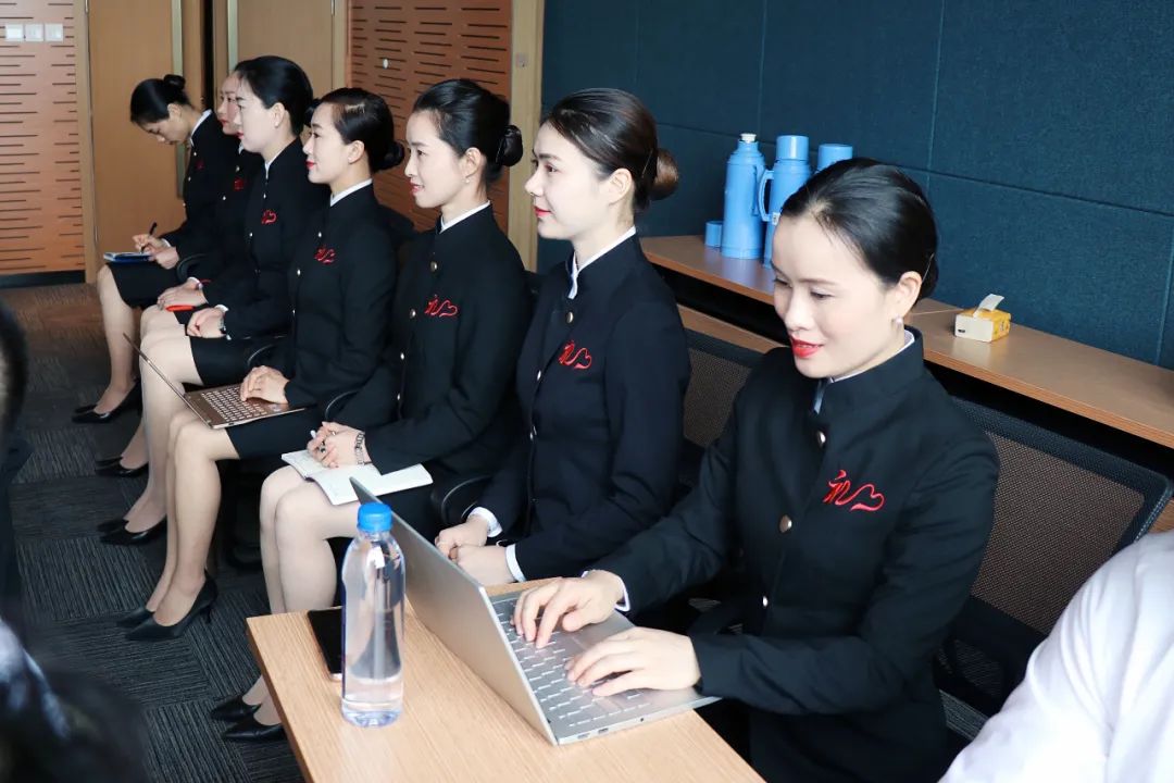 提升服务品质，打造专业形象 谷田稻香携手东方礼仪华平生团队开展服务礼仪培训